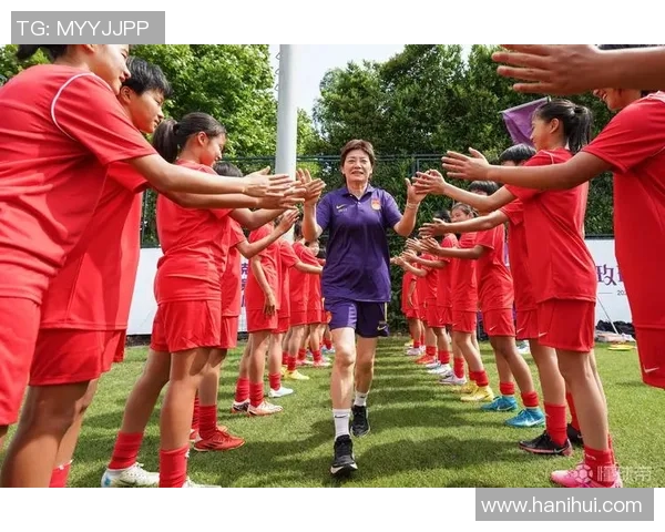 女足运动员李霞荣获国际足联最佳球员奖项，展现中华女足实力